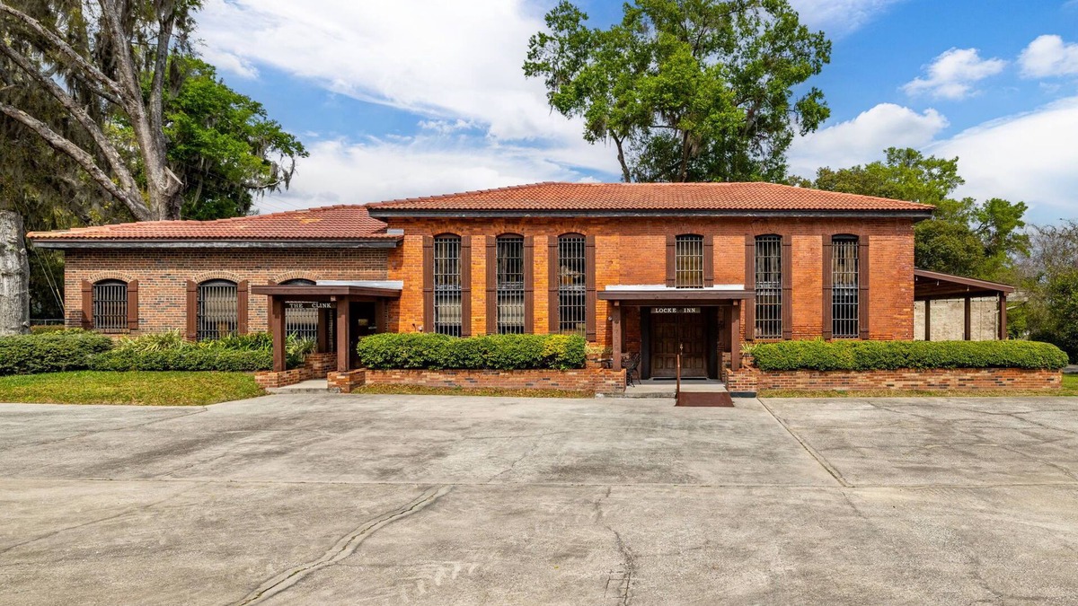 Dade City House | Dade City's Historic 1892 Locke Inn Estate