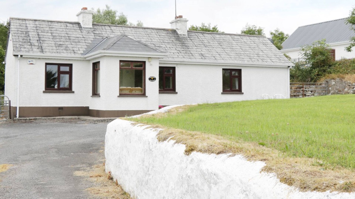 Grange Cottage | DAFFODIL COTTAGE, pet friendly in Grange, County Sligo