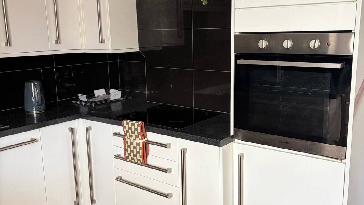 Dagenham House | Dagenham - Stay 5 - Garden - Parking - Petfriendly