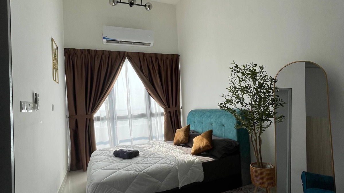 Kota Warisan Apartment | Dahlia Suite KLIA in enchanting Sepang with WiFi, Netflix, AC, Swimming Pool,Gym