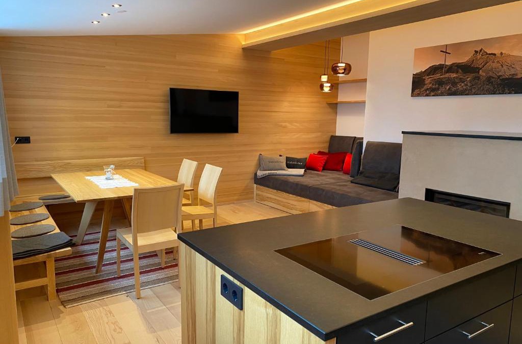 Schroecken Apartment | Dahoam - neue Ferienwohnung mit Kamin und Sauna