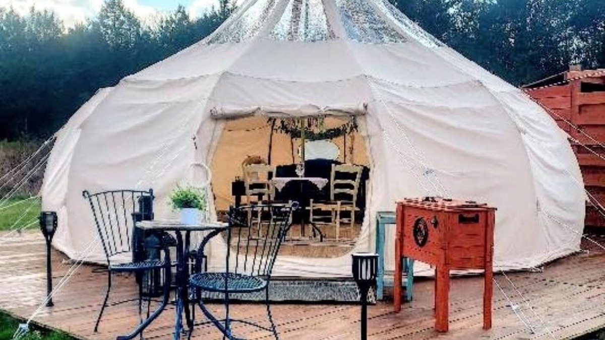 Lewisburg Ski Chalet | DAISY - Cozy & Romantic Hot Tub Glamping Experience