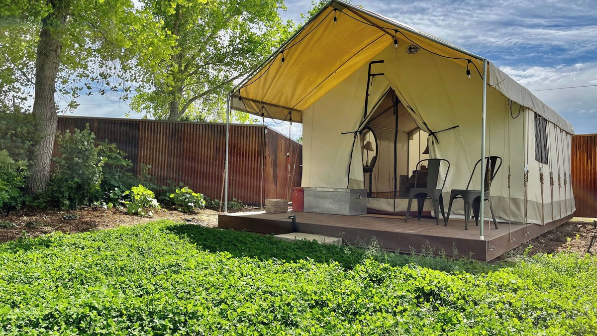 Lazear Cabin | Daisy Glamping Tent with WiFi in charming Paonia- 2 XL DBL beds
