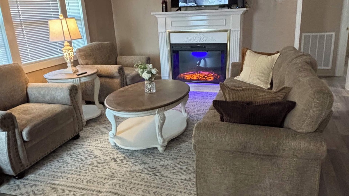 Jacksonville House | Daisy’s PlacenCozy cottage three bedroom located in the heart of Jacksonville