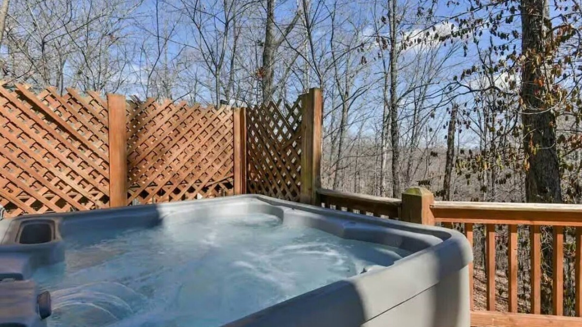 Branson Cedars Cabin | Dakota Lodge Summary: