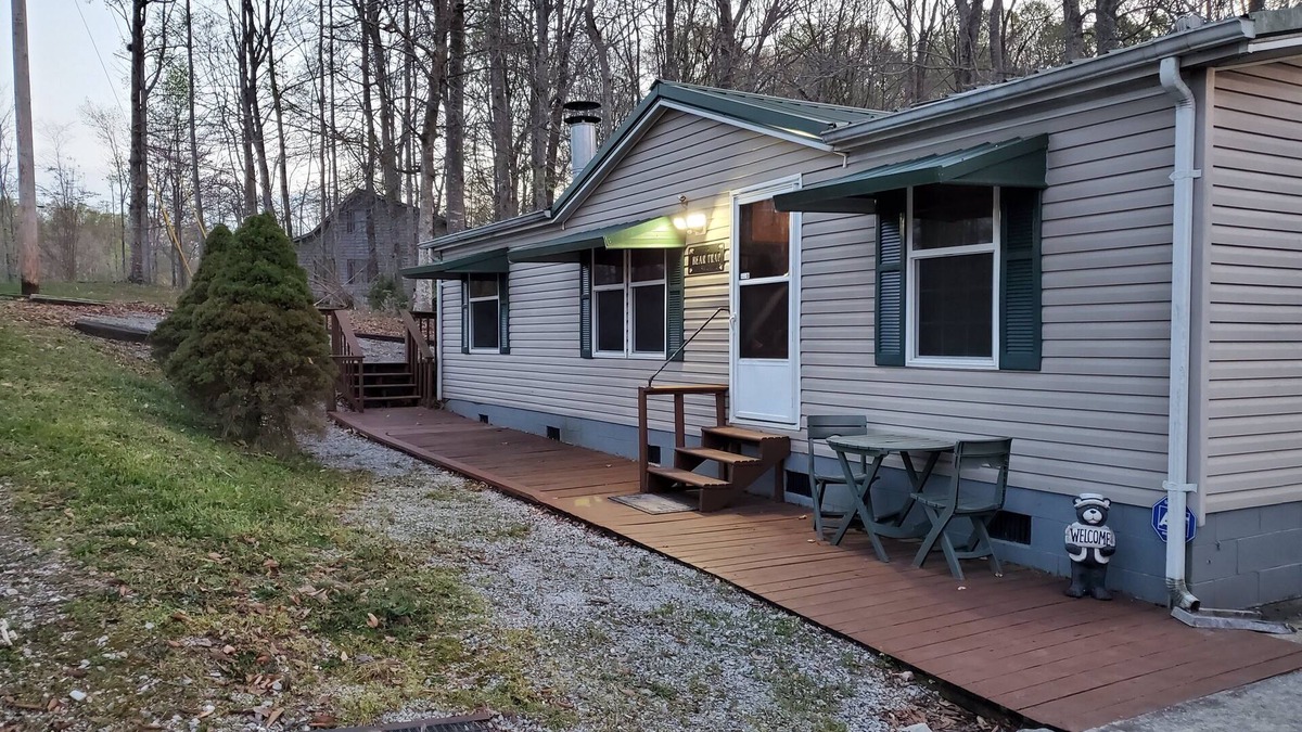 Byrdstown House | Dale Hollow Lake getaway tucked in the woods, one minute from the lake!