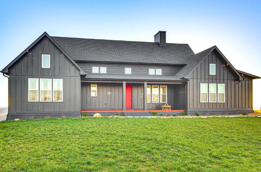 Celina House | Dale Hollow Lake Views and Hot Tub Tennessee Escape