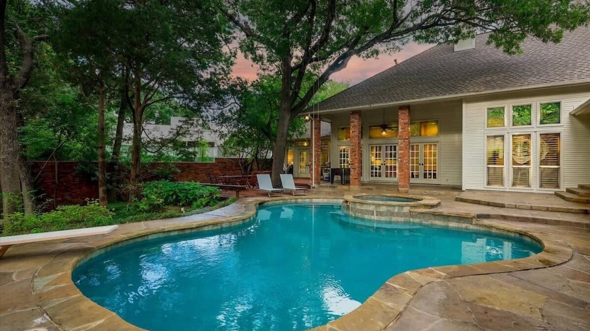 Park Central House | Dallas Gem 5 Bedrooms Home with Pool, Game Room