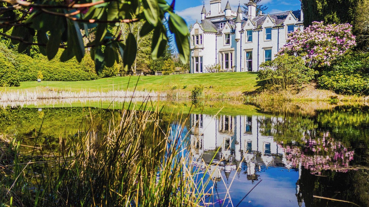 Blairgowrie Cottage | Dalnaglar Castle - UK7072