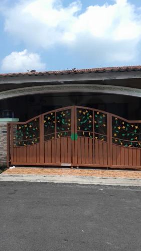 Gambang House | Damai Guest House Malay Friendly