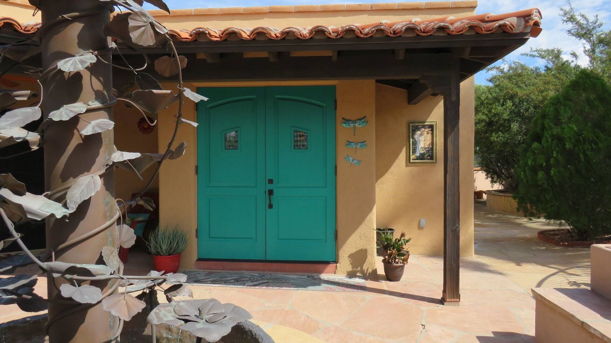 Tucson Apartment | Damselfly Studio. Contemporary, comfortable retreat with gorgeous views near SNP