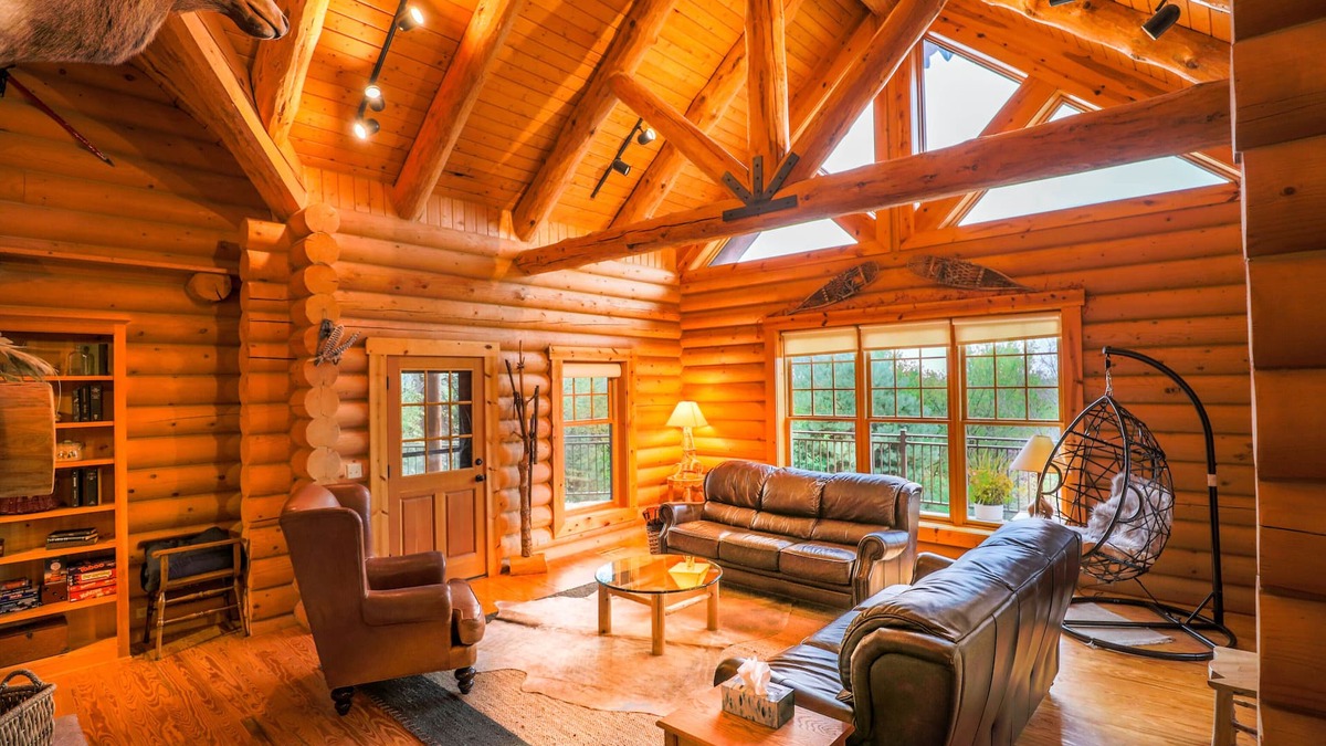 Fort Calhoun House | Dancing Bear Lodge-Log Cabin Getaway
