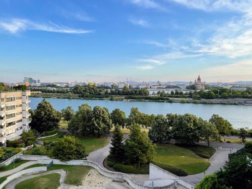Kaisermuhlen Apartment | Danube Waterfront Apartment