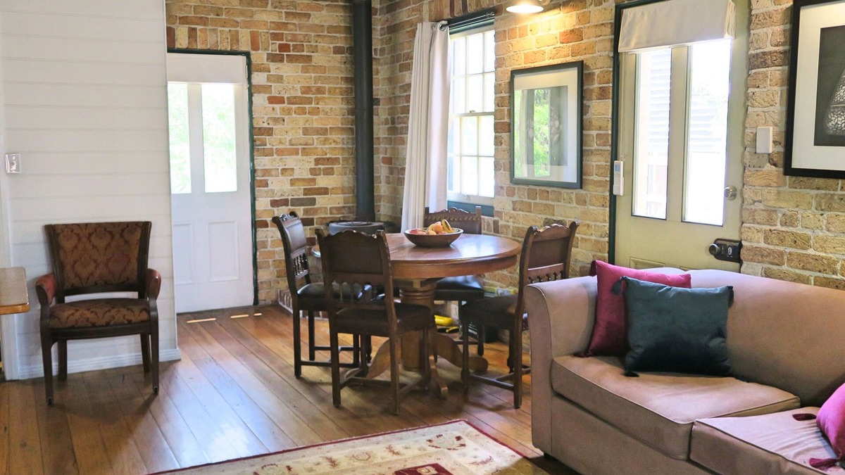 Berrima House | Daphne cottage - Heritage two storey 2 bedroom cottage in Historical Berrima