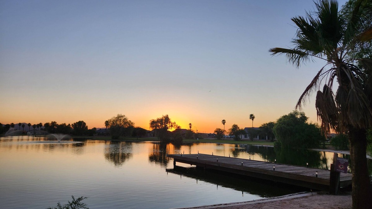 Wellton House | DARLENES ON THE PIER nSnowbird Seasonal rental on the lake!