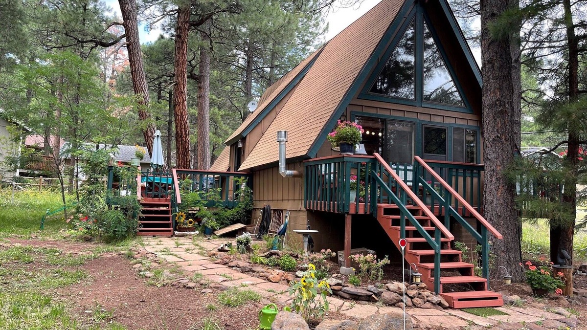 Kachina Village Cabin | Darling Cabin in the Woods