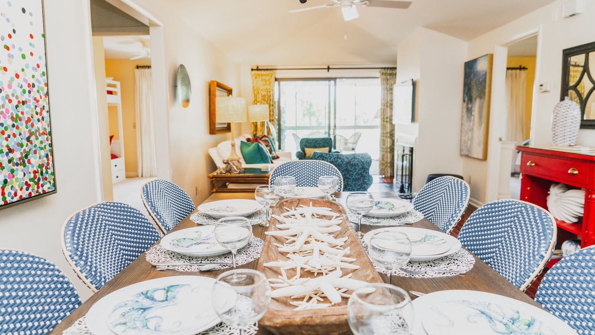 Twin Oaks Cottage | Darling Wild Dunes Cottage with free golf cart