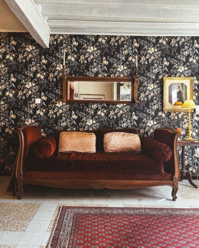 Saint-Sauveur-en-Puisaye Apartment | Darlings Guest House