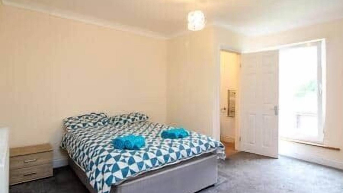 Shirley House | Darwin road guest house room 5