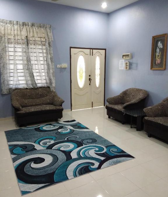 Kampung Balai Besar House | Davallia Homestay