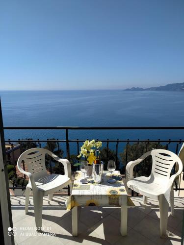 Zoagli Apartment | DAVANTI AL MARE, FRA PORTOFINO E LE 5 TERRE - IN FRONT Of THE SEA, BETWEEN PORTOFINO AND THE 5 TERRE