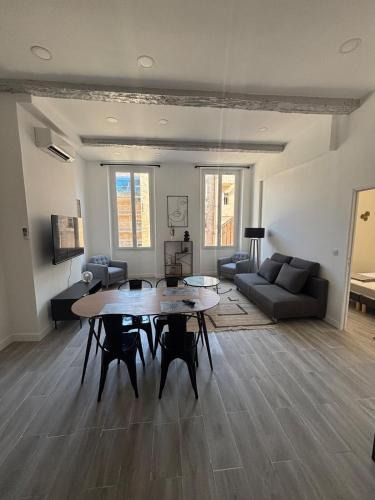 Opera Apartment | Davso loc1