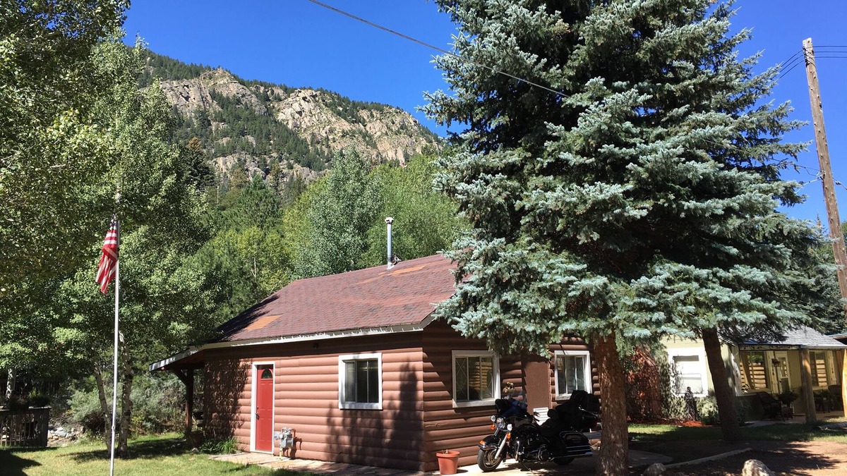 Cascade-Chipita Park Cabin | Dawson Creekside Cabin