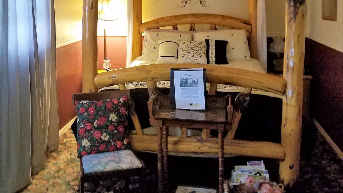 Chemult Hotel | Dawson House Lodge