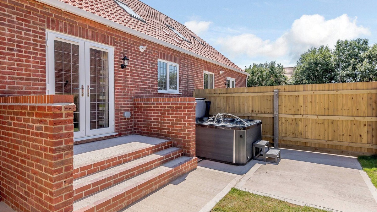 Mablethorpe and Sutton Cottage | Dawson Park 6 - UK12665