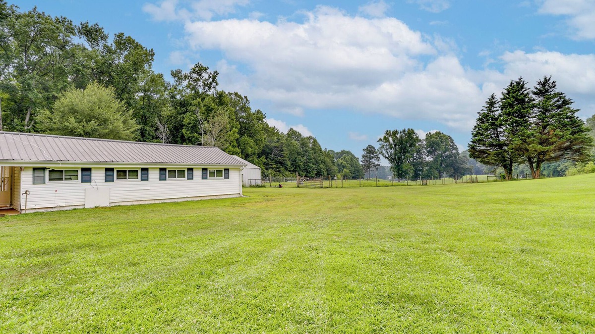 Dawsonville Apartment | Dawsonville Apartment w/Covered Patio!