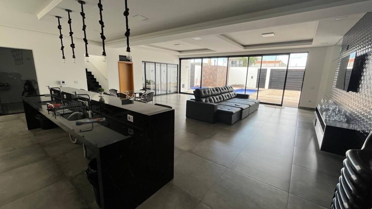 Maringa House | Day Use or Overnight Stay Cozy House with Pool and Jacuzzi
