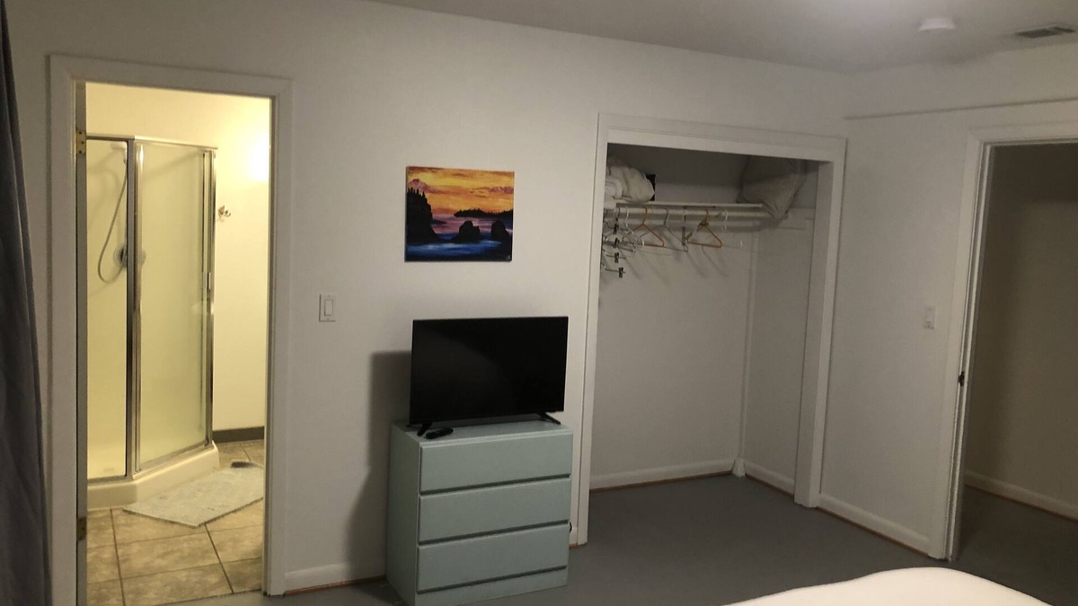 Salem Apartment | Daylight Basement Studio
