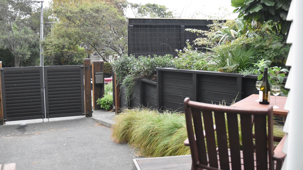 Lower Hutt Apartment | Days Bay Apartment - Beach, bush and privacy
