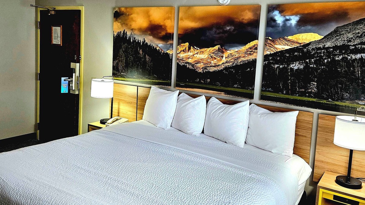 Heart of Missoula Hotel | Days Inn and Suites by Wyndham Downtown Missoula-University