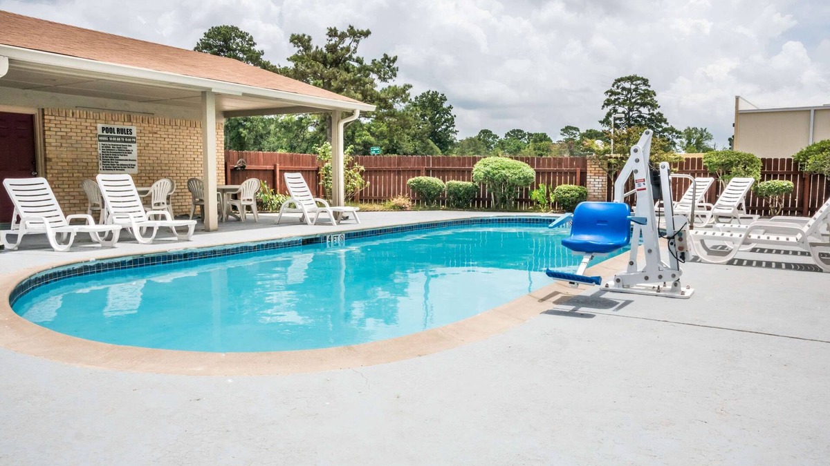Bastrop Hotel | Days Inn by Wyndham Bastrop