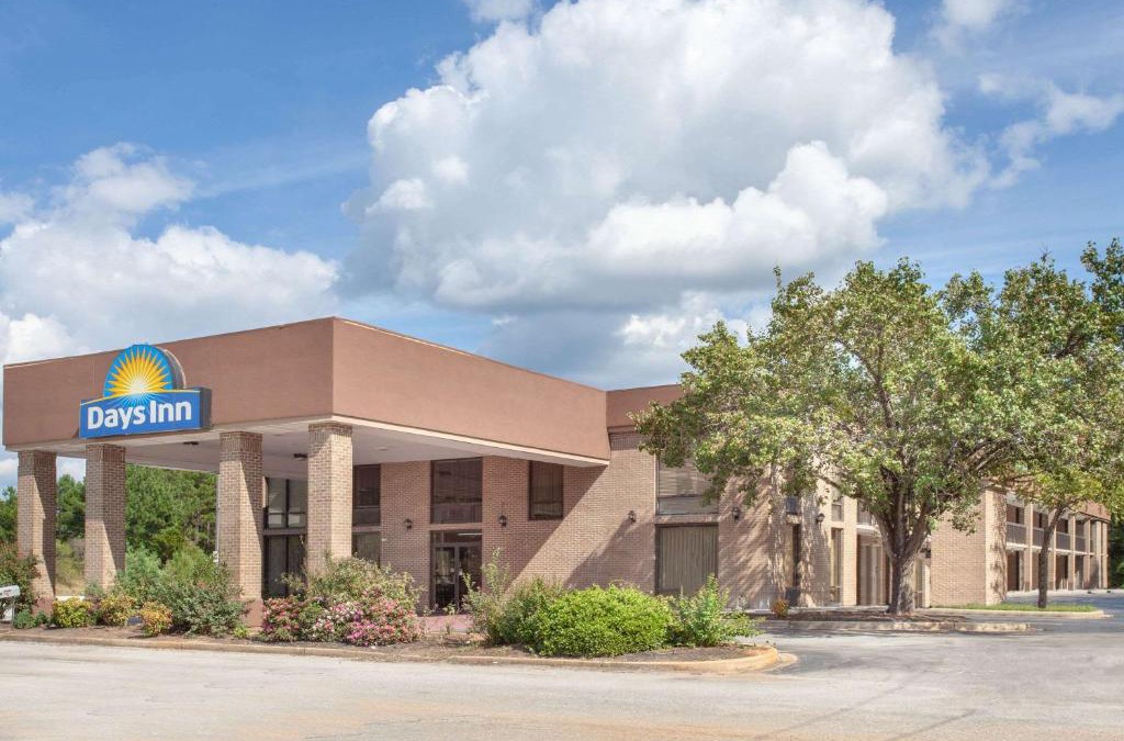 Clinton Hotel | Days Inn by Wyndham Clinton - Laurens I-26