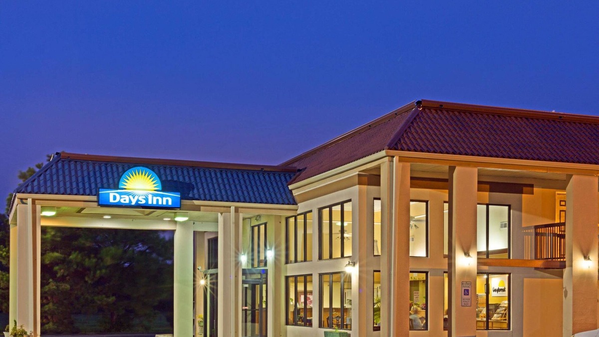 Clinton Hotel | Days Inn by Wyndham Clinton