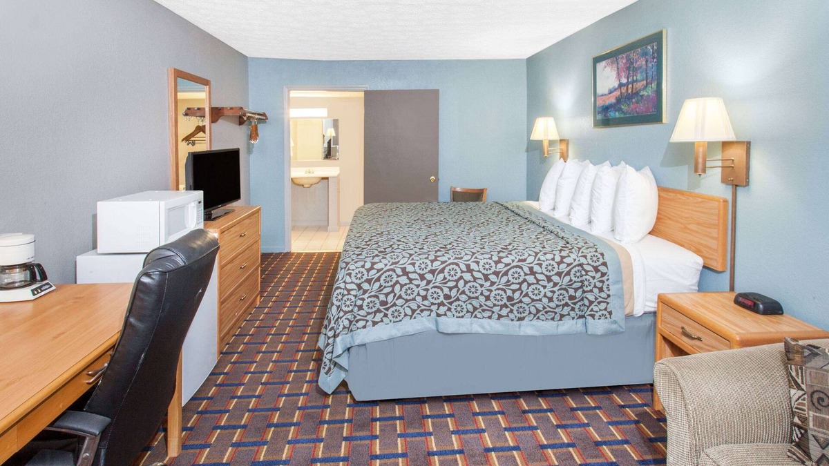 Farmer City Hotel | Days Inn by Wyndham Farmer City