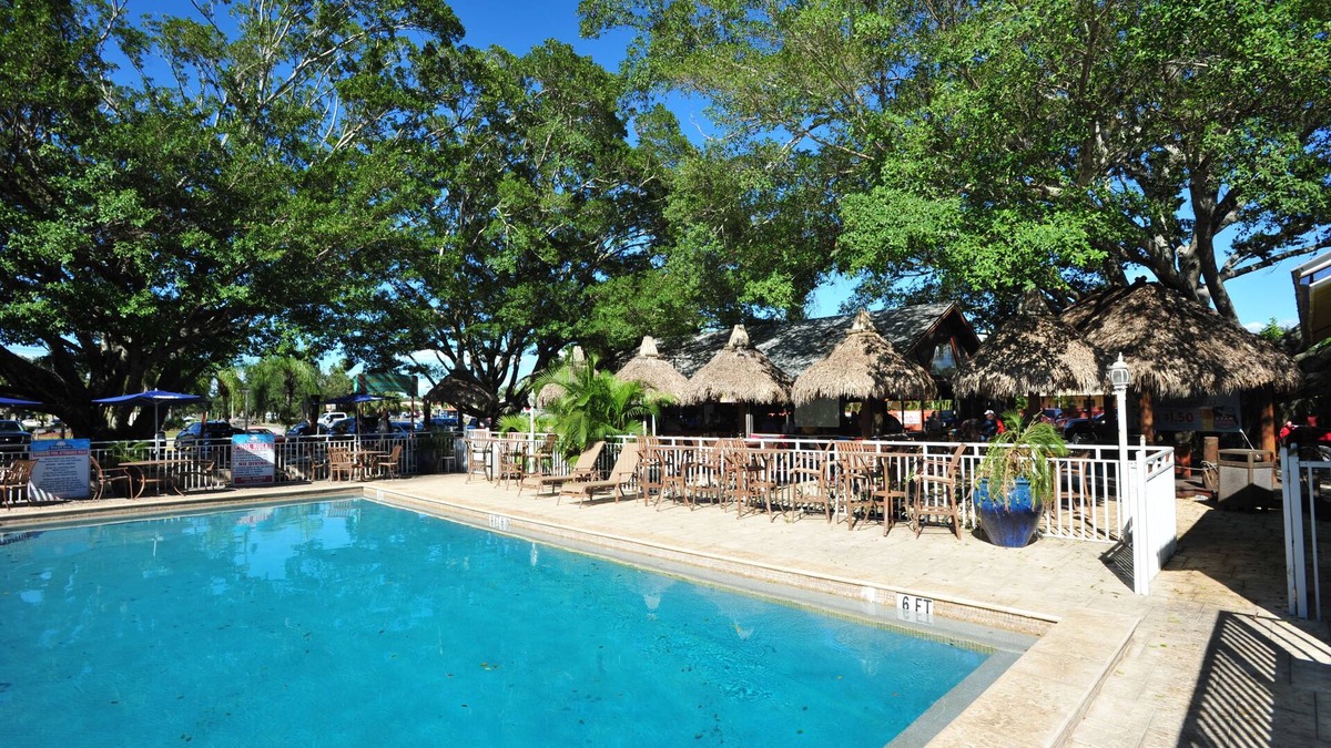 San Carlos Park Hotel | Days Inn by Wyndham Fort Myers Springs Resort