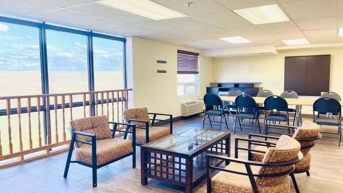 Clairmont Hotel | Days Inn by Wyndham Grande Prairie