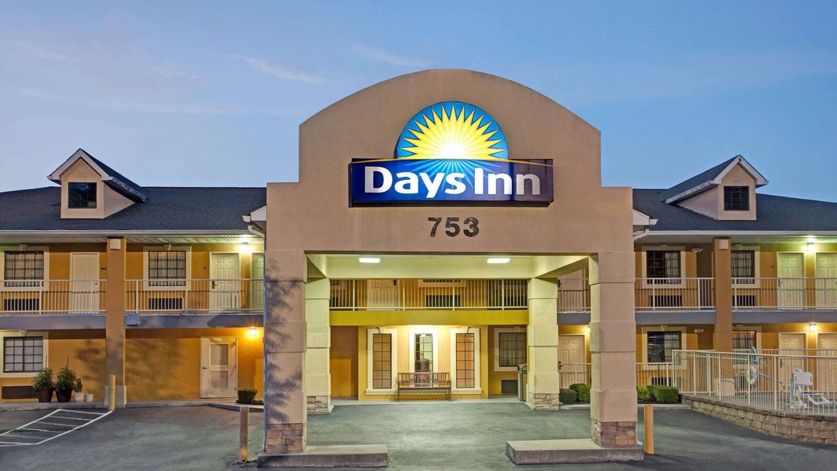 Marietta Hotel | Days Inn by Wyndham Marietta White Water
