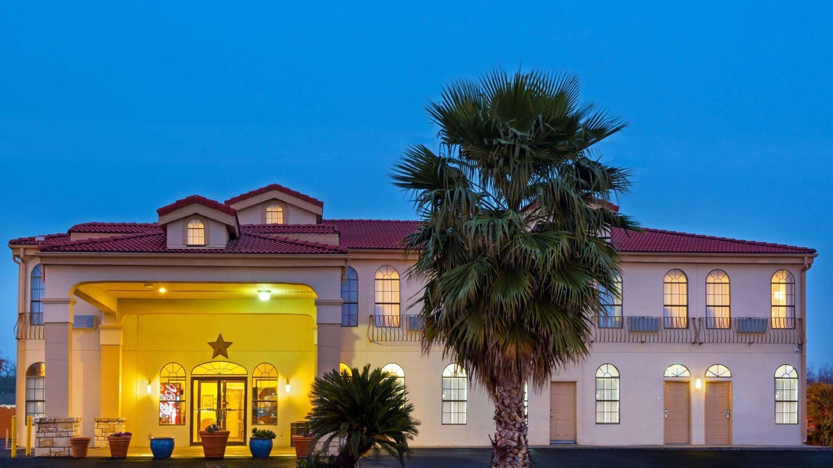 West San Antonio Hotel | Days Inn by Wyndham Near Seaworld San Antonio
