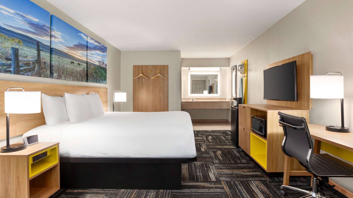 Paris Hotel | Days Inn by Wyndham Paris