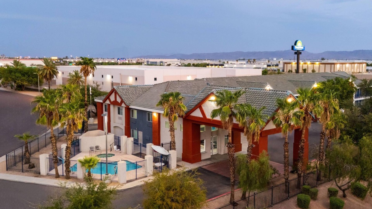Estrella Hotel | Days Inn by Wyndham Phoenix West