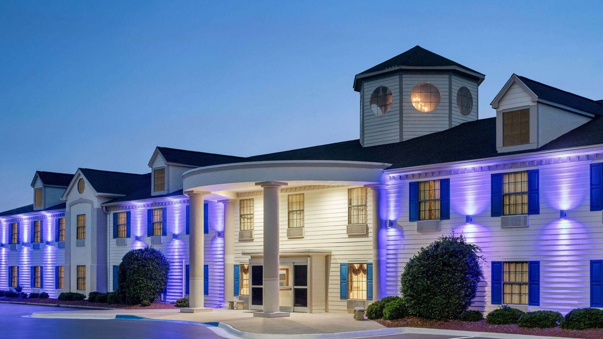Shallotte Hotel | Days Inn by Wyndham Shallotte