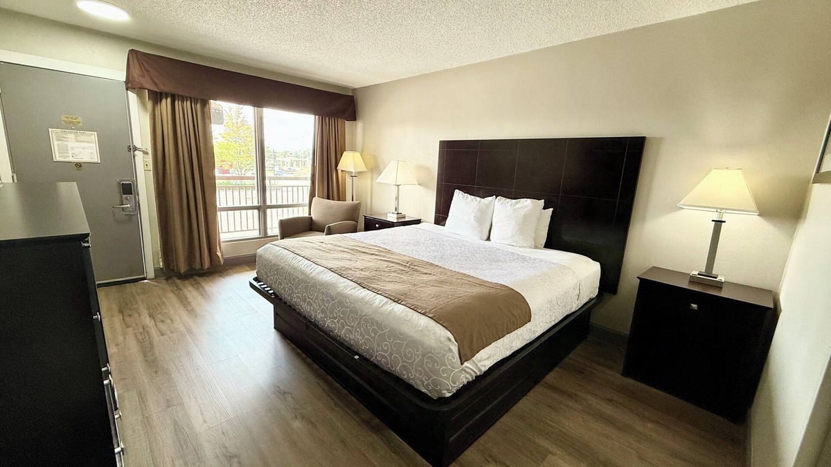 St. Charles Hotel | Days Inn by Wyndham St. Charles IL