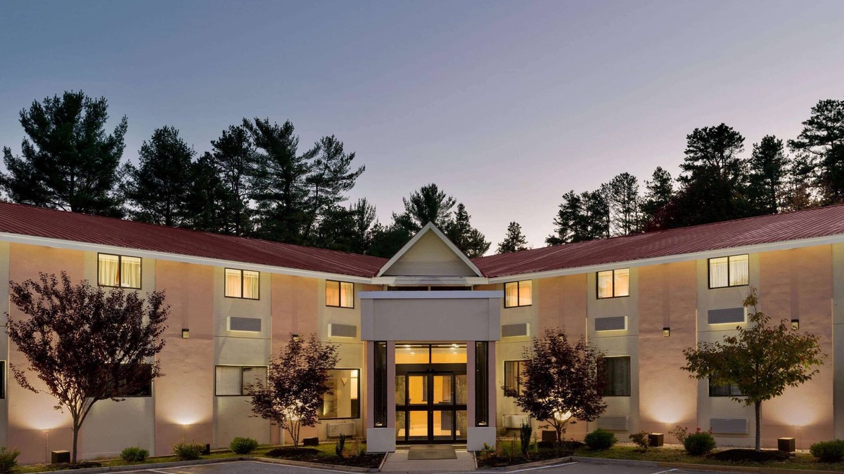 Silver Lake Hotel | Days Inn by Wyndham Tamworth
