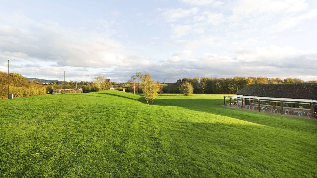 Strensham Hotel | Days Inn by Wyndham Tewkesbury Strensham