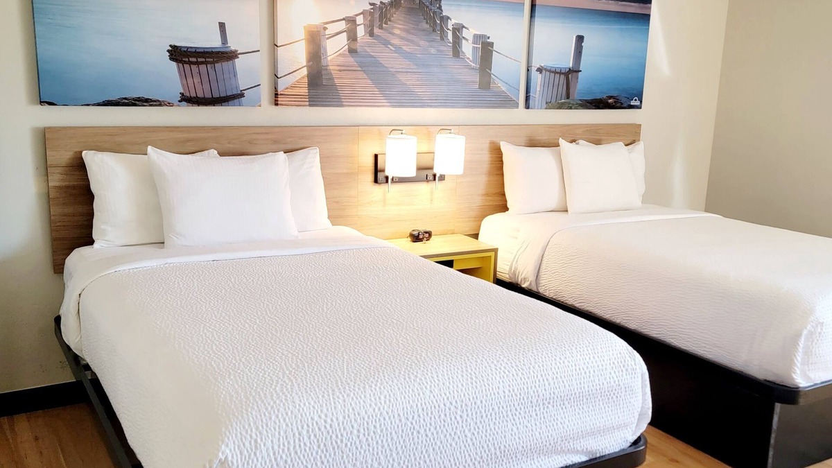 Pleasant Prairie Hotel | Days Inn by Wyndham Pleasant Prairie Kenosha