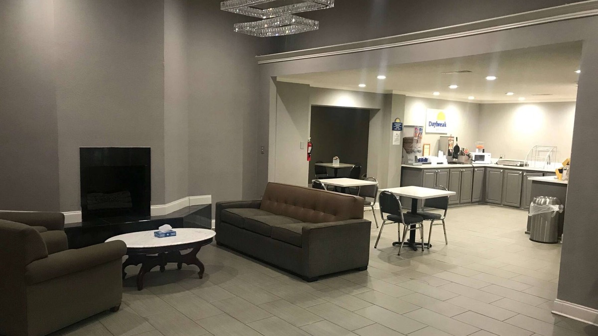 Collierville Hotel | Days Inn & Suites by Wyndham Collierville Germantown Area